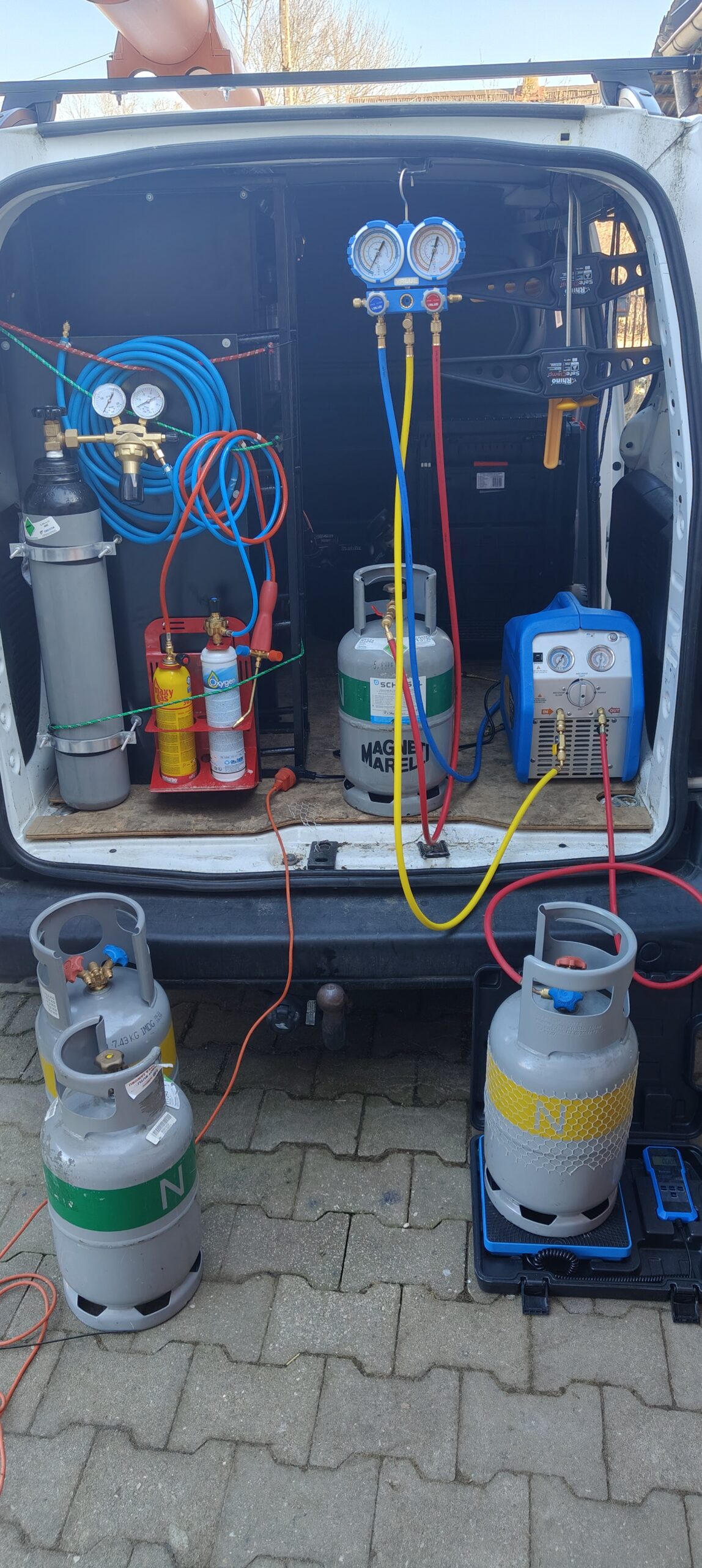 Czyszczenie jednostki wewnętrznej klimatyzatora